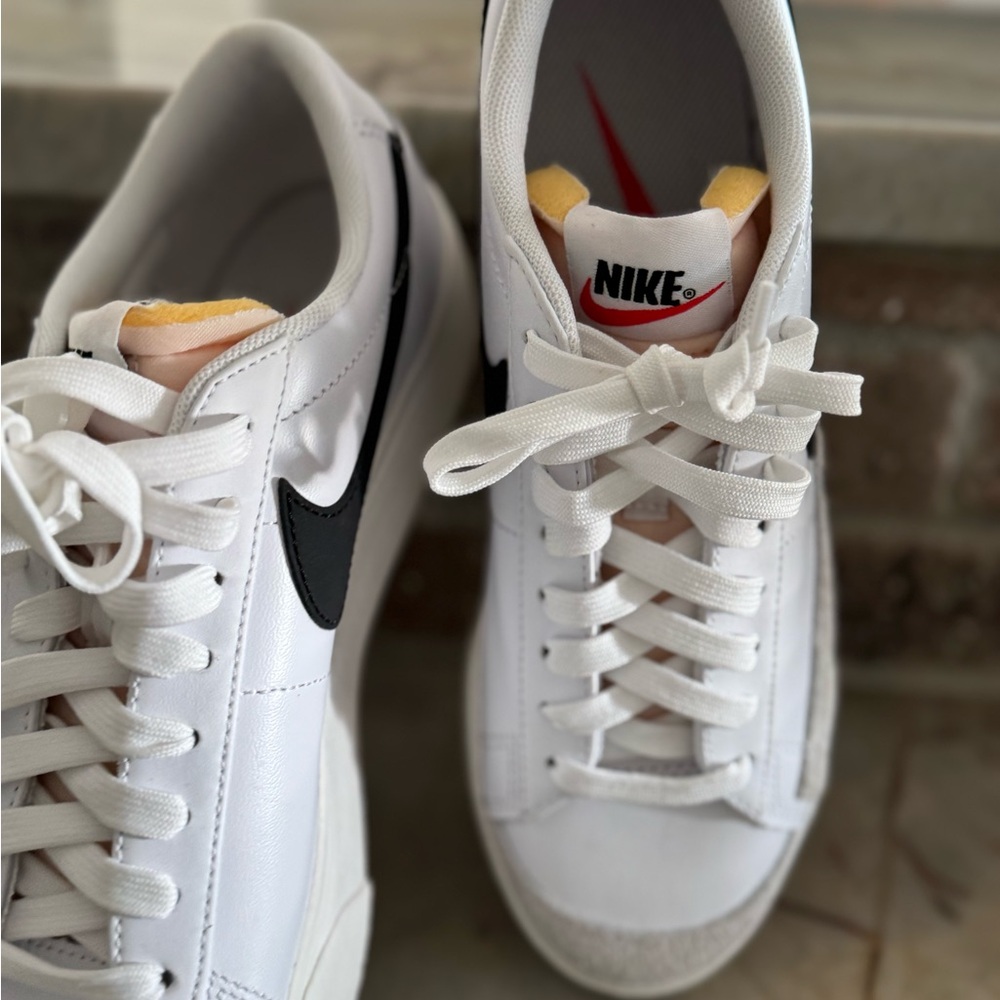 New! Nike women’s size 7 1/2 sneakers - Picture 6 of 6